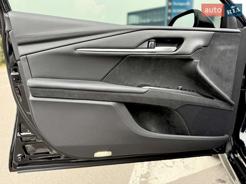 Седан Toyota Camry 2024 в Києві