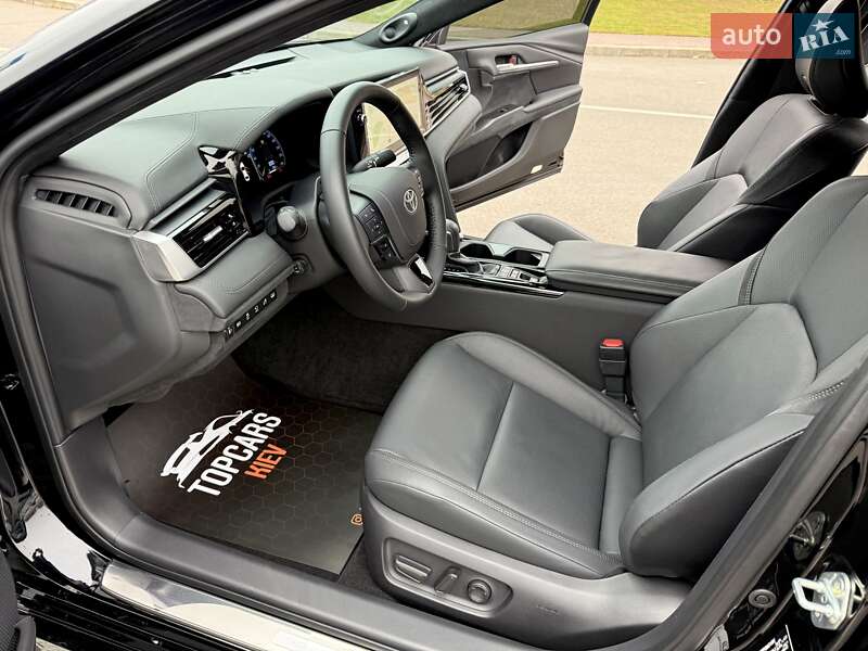 Седан Toyota Camry 2024 в Києві