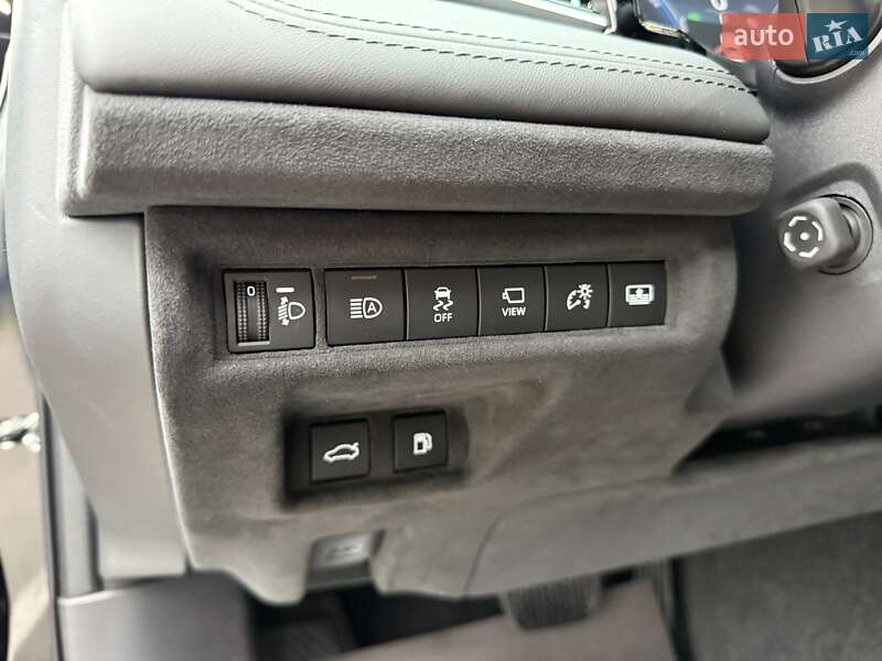 Седан Toyota Camry 2024 в Києві