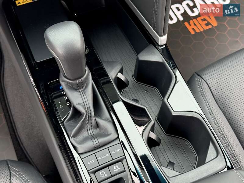 Седан Toyota Camry 2024 в Києві