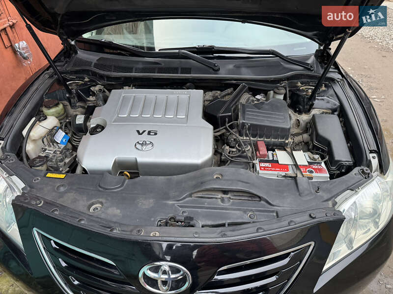 Седан Toyota Camry 2006 в Ровно