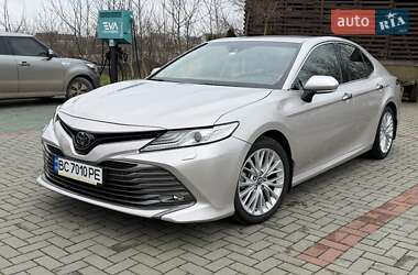 Седан Toyota Camry 2018 в Золочеве