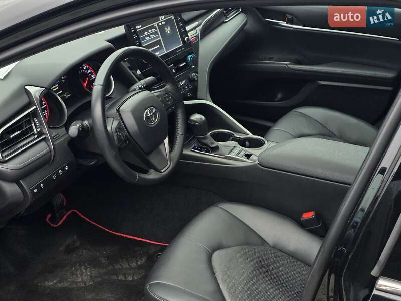 Седан Toyota Camry 2022 в Тернополі