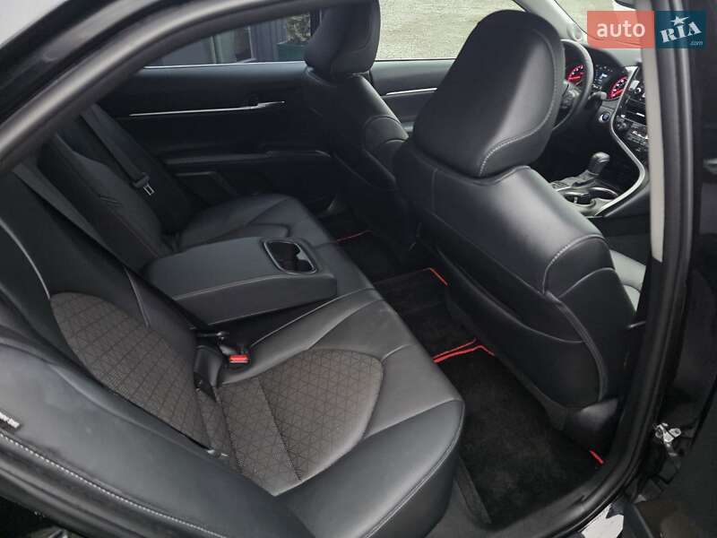 Седан Toyota Camry 2022 в Тернополі