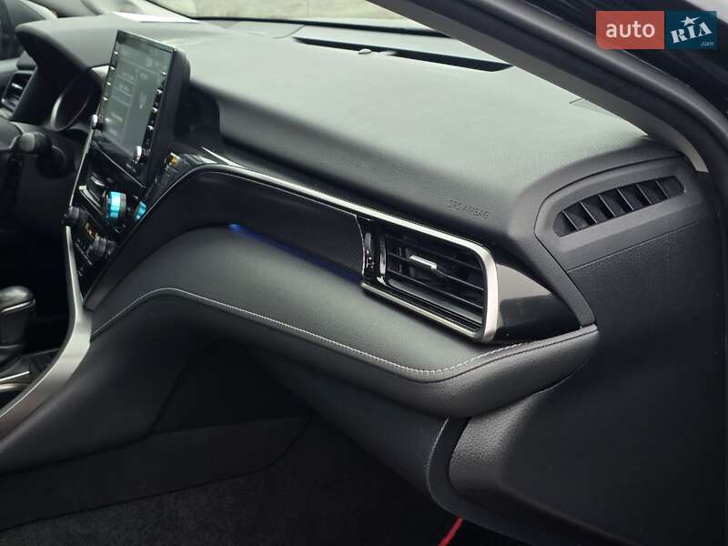 Седан Toyota Camry 2022 в Тернополі