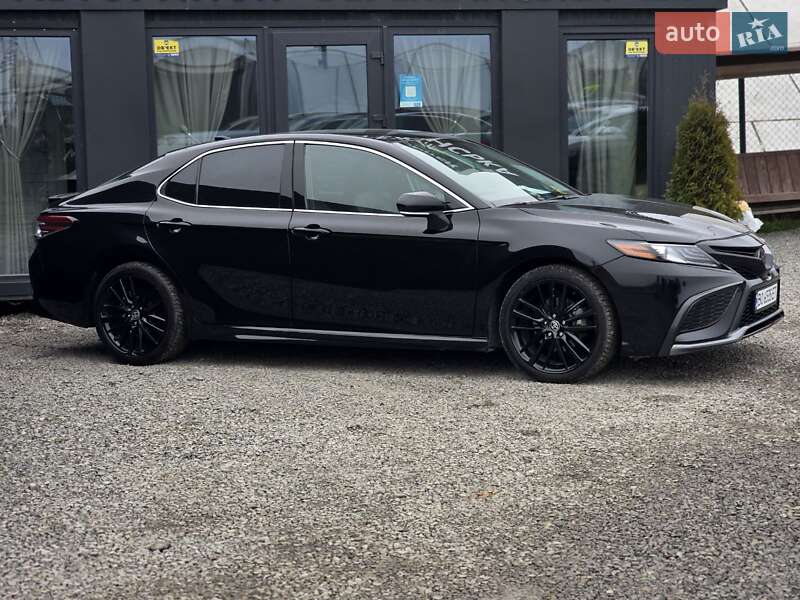 Седан Toyota Camry 2022 в Тернополі