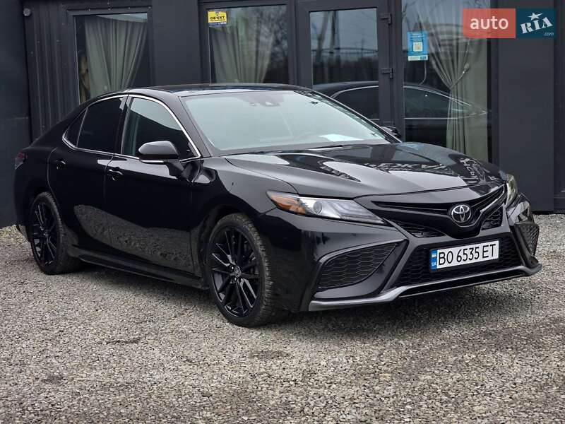 Седан Toyota Camry 2022 в Тернополі