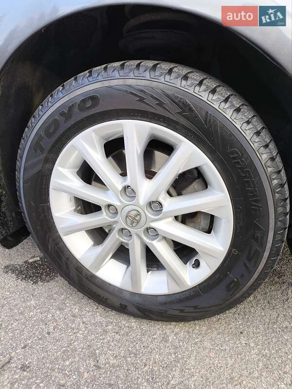 Седан Toyota Camry 2014 в Харкові