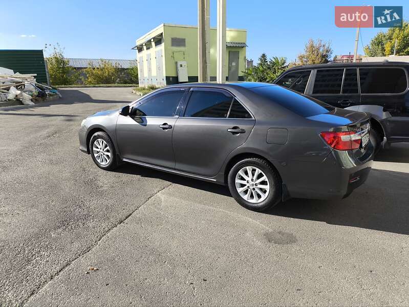 Седан Toyota Camry 2014 в Харкові
