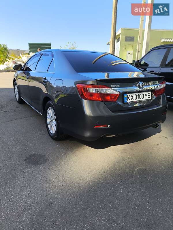 Седан Toyota Camry 2014 в Харкові