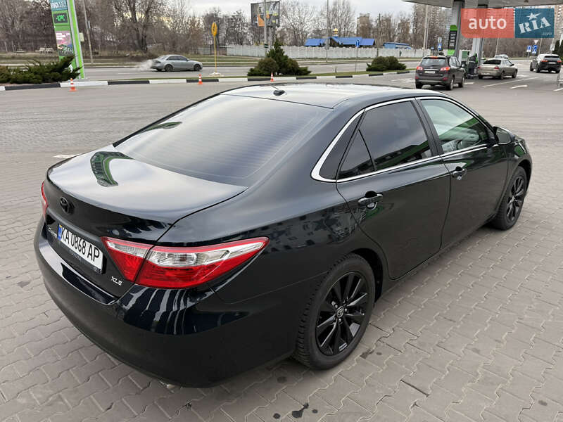 Седан Toyota Camry 2016 в Києві