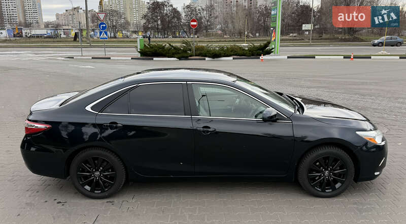 Седан Toyota Camry 2016 в Києві