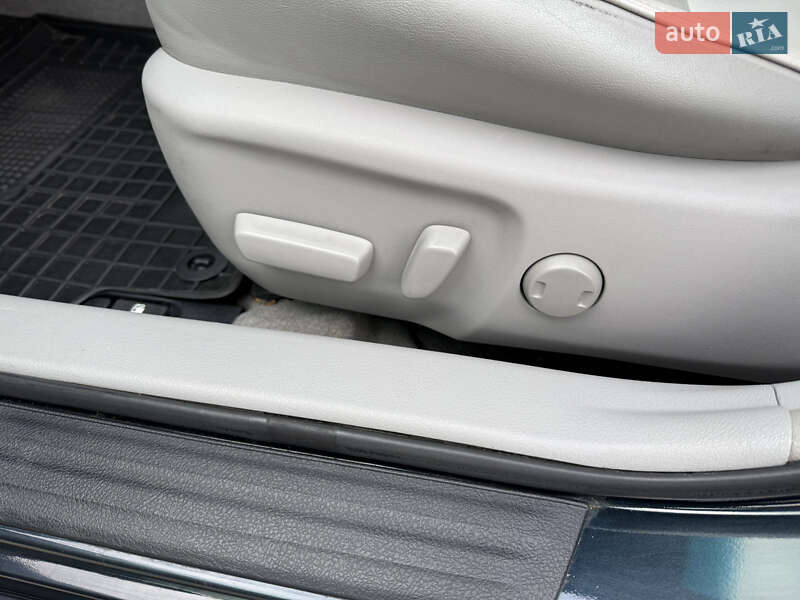 Седан Toyota Camry 2016 в Києві