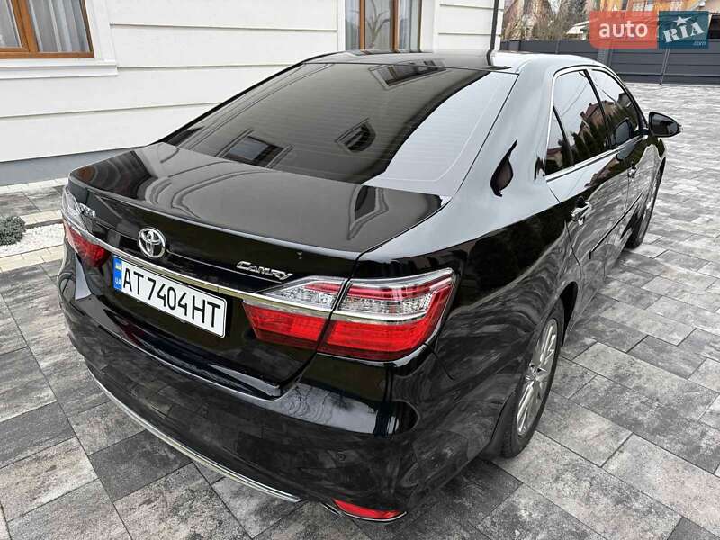 Седан Toyota Camry 2017 в Ивано-Франковске