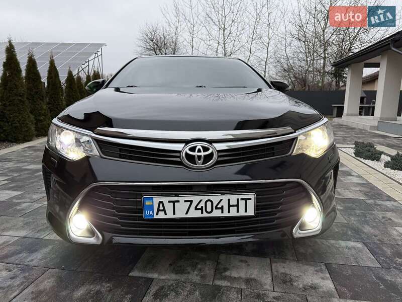 Седан Toyota Camry 2017 в Ивано-Франковске