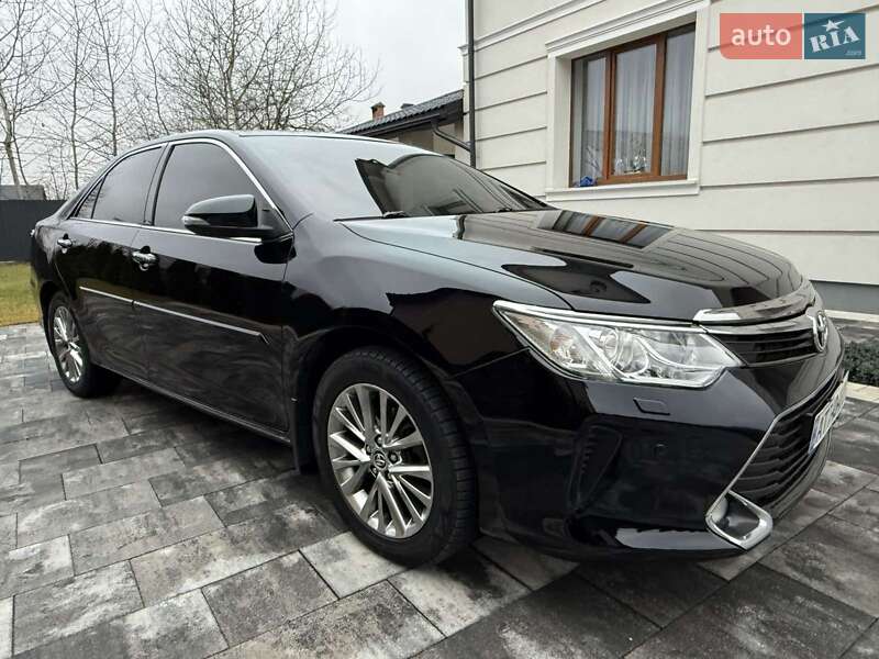 Седан Toyota Camry 2017 в Ивано-Франковске