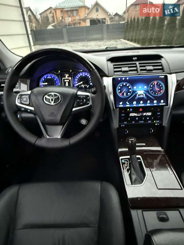 Седан Toyota Camry 2017 в Ивано-Франковске