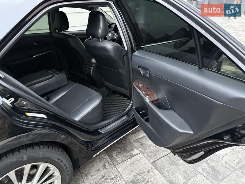 Седан Toyota Camry 2017 в Ивано-Франковске