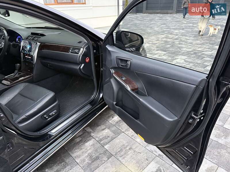 Седан Toyota Camry 2017 в Ивано-Франковске