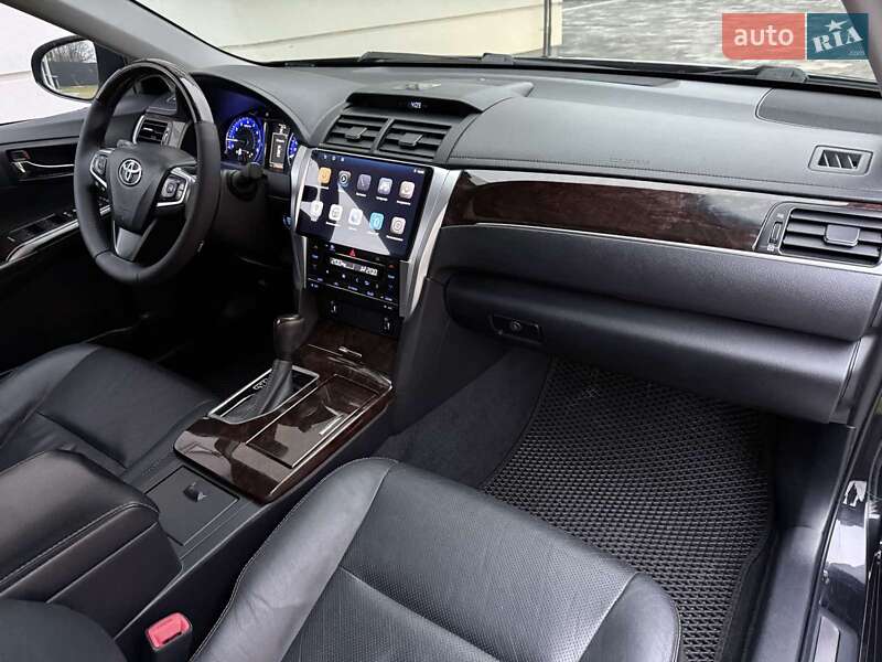 Седан Toyota Camry 2017 в Ивано-Франковске