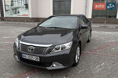 Седан Toyota Camry 2012 в Дніпрі