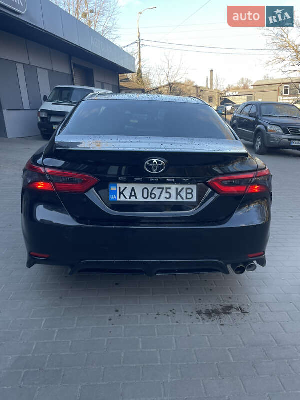 Седан Toyota Camry 2017 в Києві