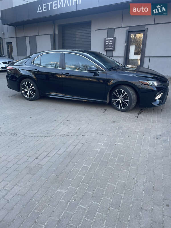 Седан Toyota Camry 2017 в Києві