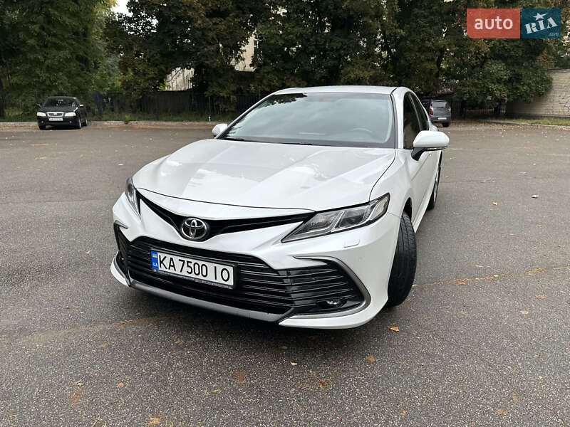 Седан Toyota Camry 2021 в Києві