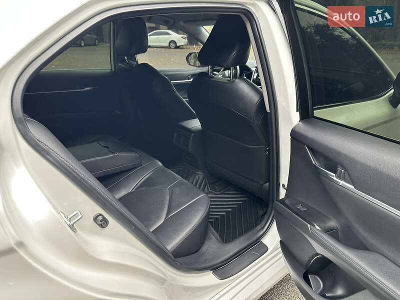 Седан Toyota Camry 2021 в Києві