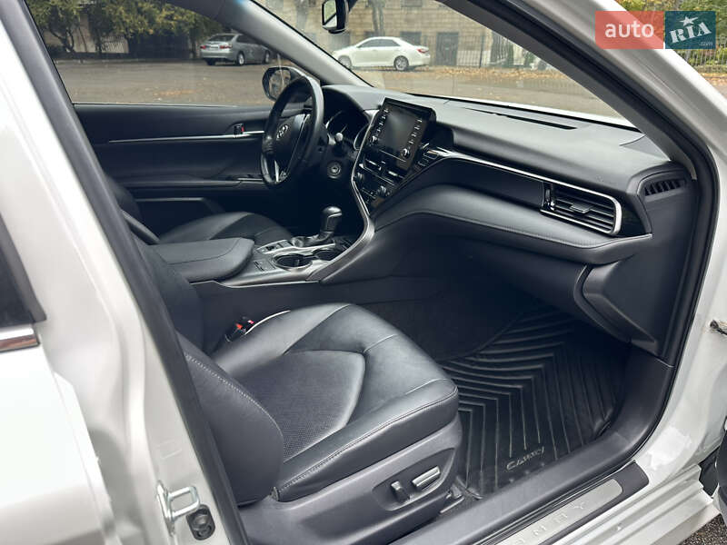 Седан Toyota Camry 2021 в Києві
