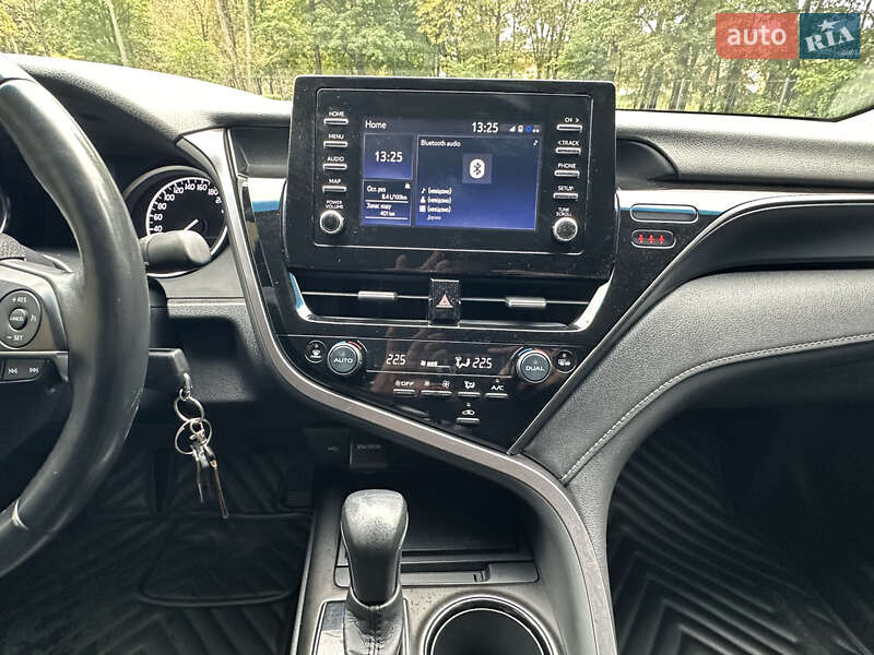 Седан Toyota Camry 2021 в Києві