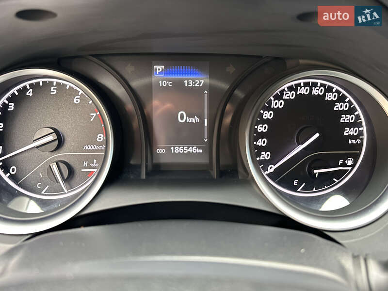 Седан Toyota Camry 2021 в Києві