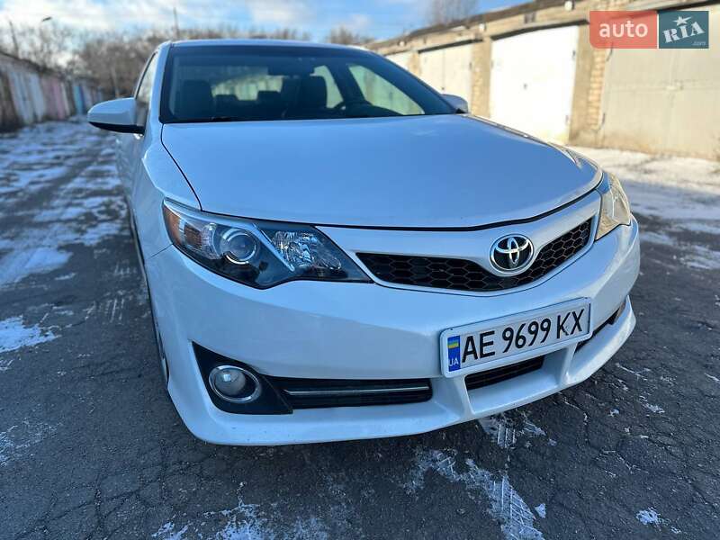 Седан Toyota Camry 2014 в Кам'янському