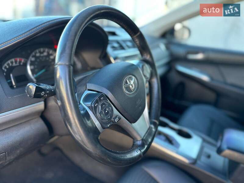 Седан Toyota Camry 2014 в Кам'янському