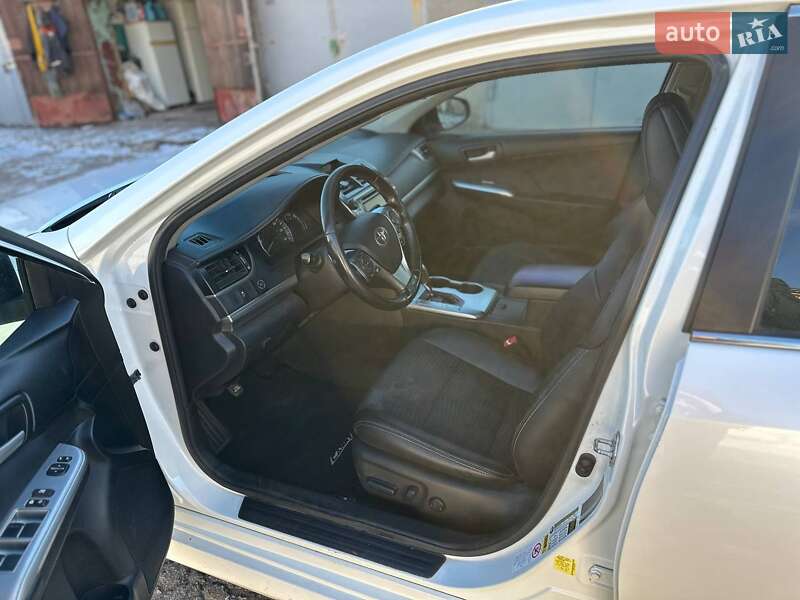 Седан Toyota Camry 2014 в Кам'янському
