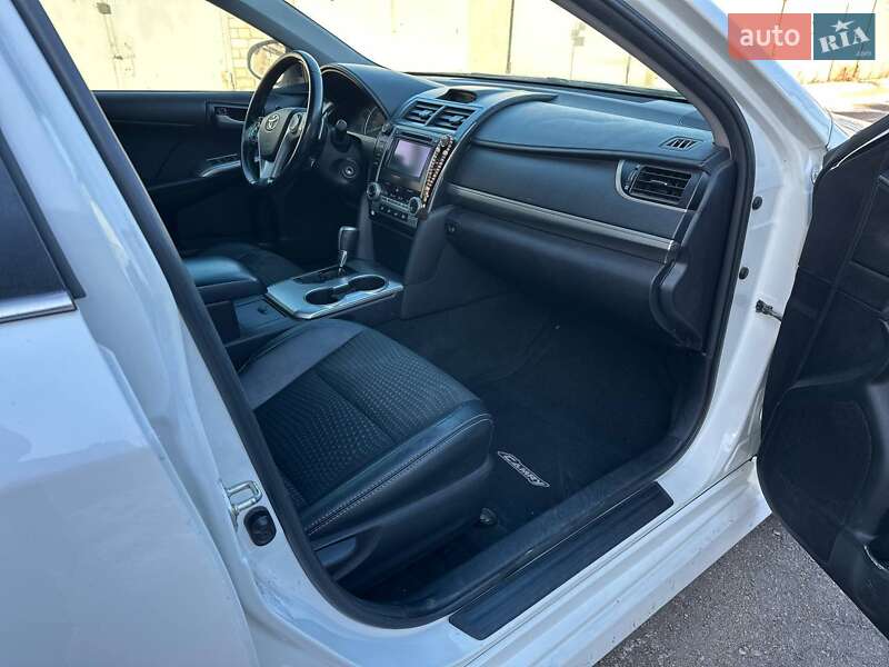 Седан Toyota Camry 2014 в Кам'янському