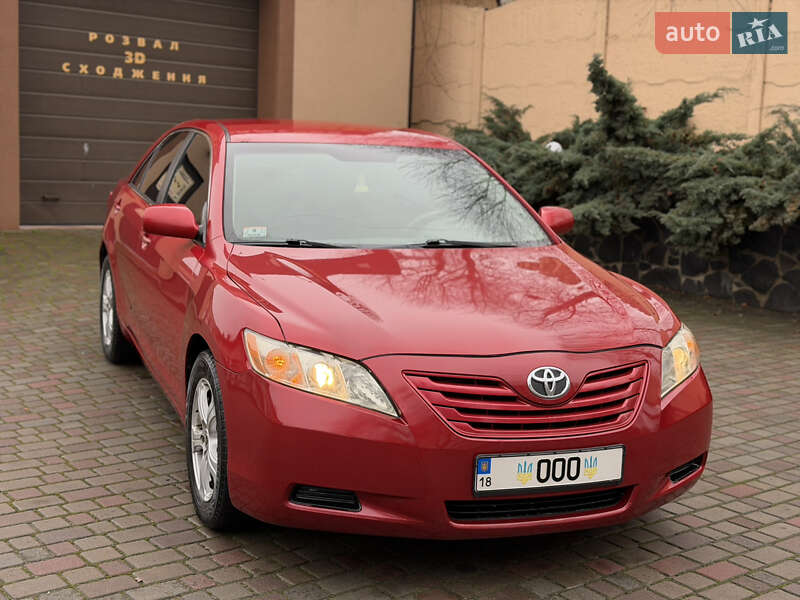 Седан Toyota Camry 2008 в Рівному