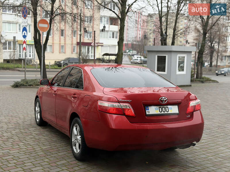 Седан Toyota Camry 2008 в Рівному
