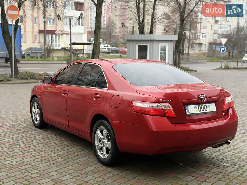 Седан Toyota Camry 2008 в Рівному