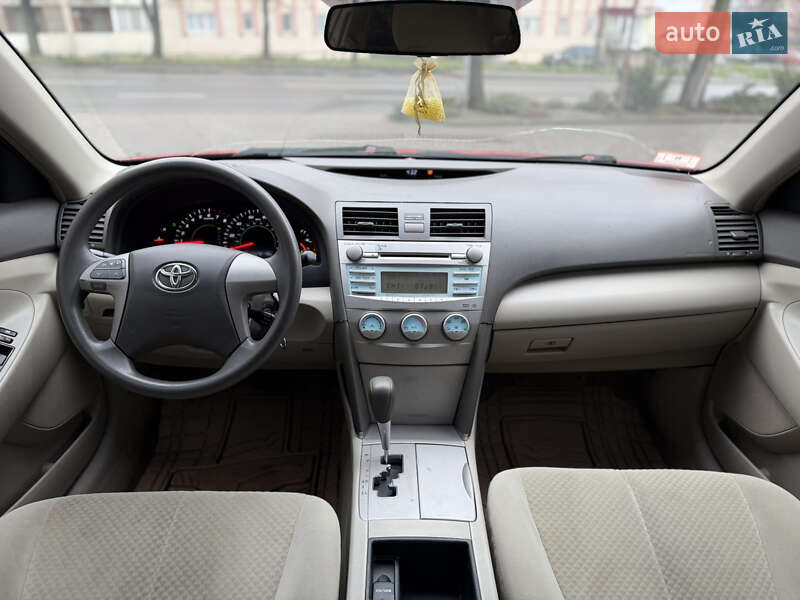 Седан Toyota Camry 2008 в Рівному