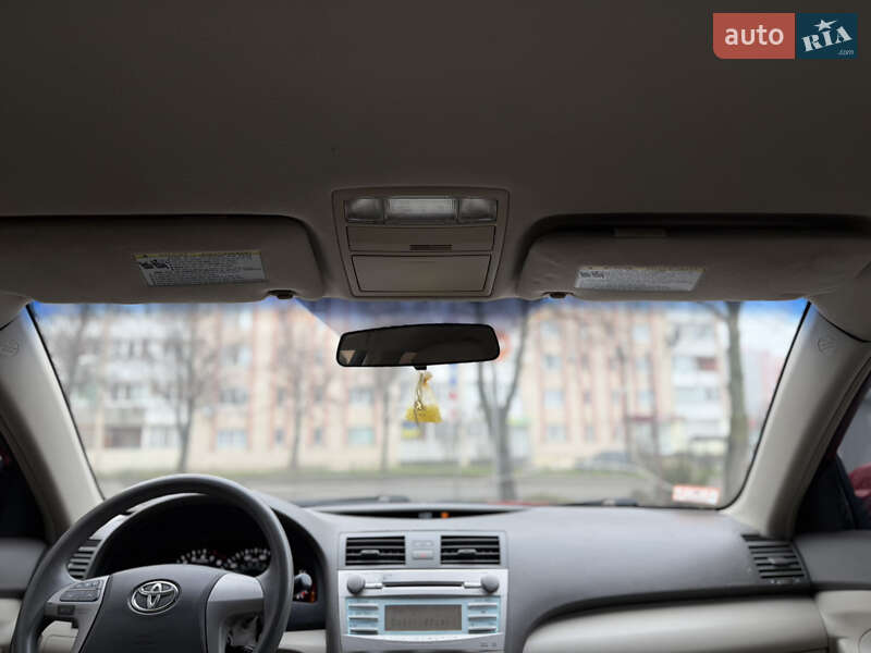 Седан Toyota Camry 2008 в Рівному