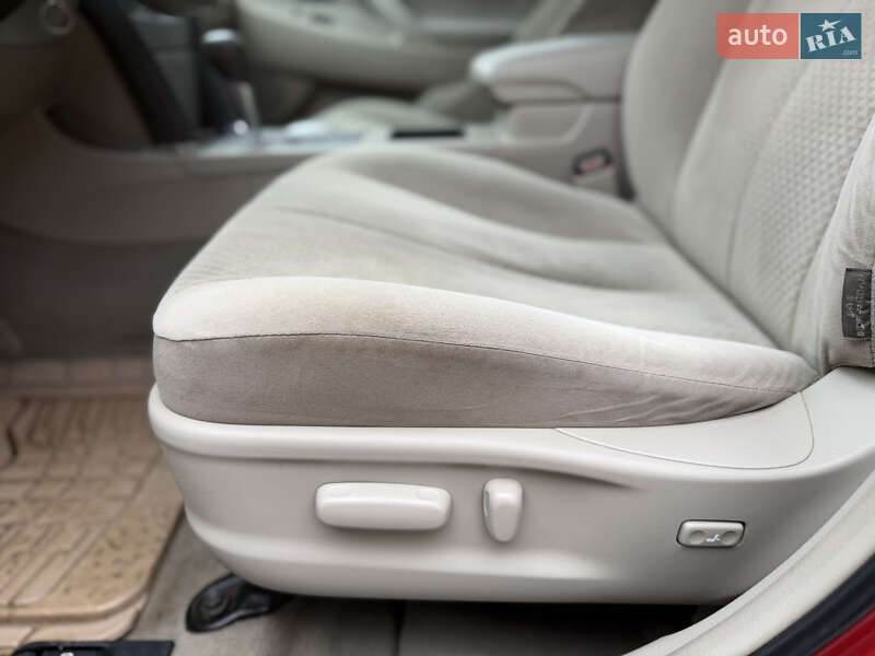 Седан Toyota Camry 2008 в Рівному