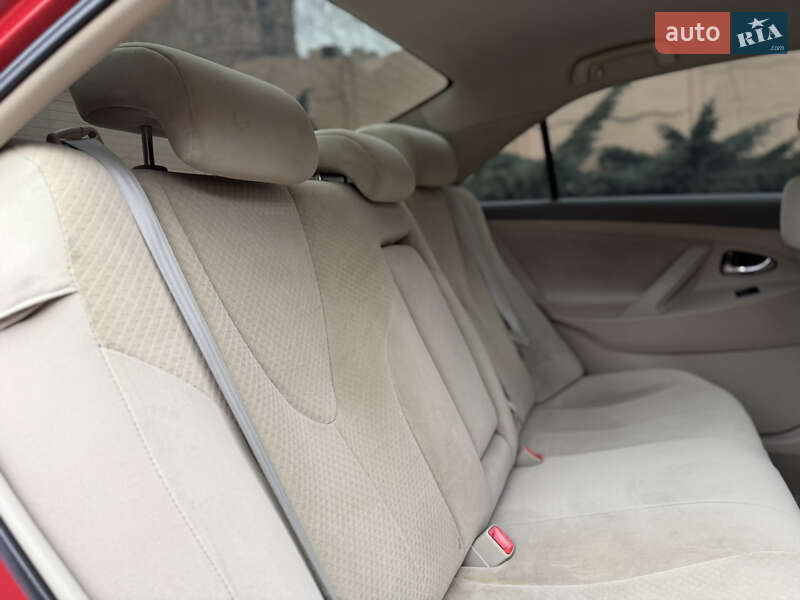 Седан Toyota Camry 2008 в Рівному