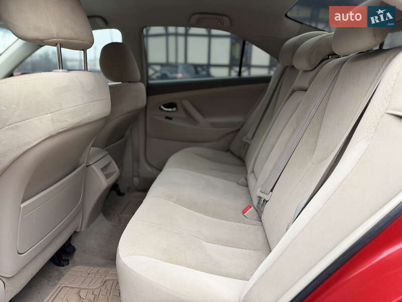 Седан Toyota Camry 2008 в Рівному