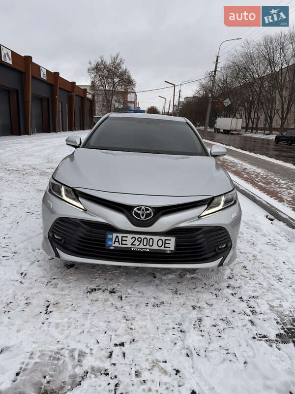Седан Toyota Camry 2019 в Чернігові