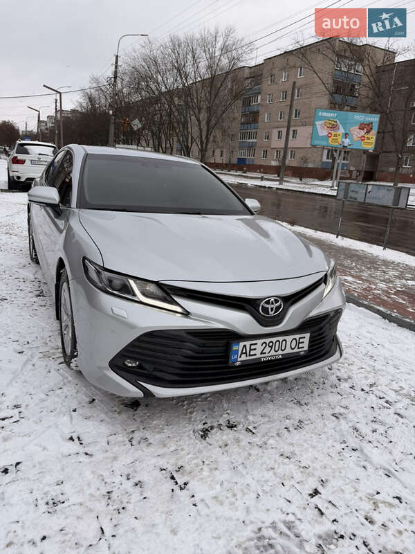 Седан Toyota Camry 2019 в Чернігові