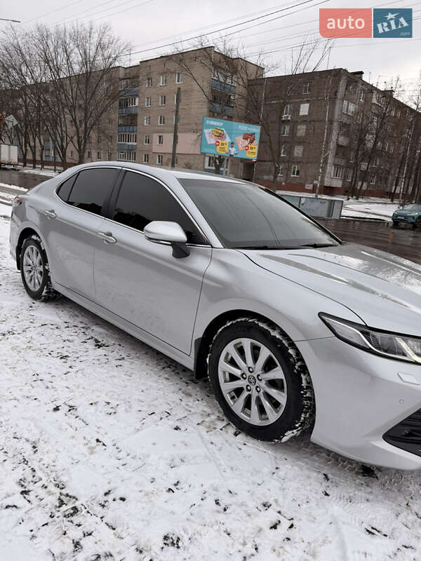 Седан Toyota Camry 2019 в Чернігові