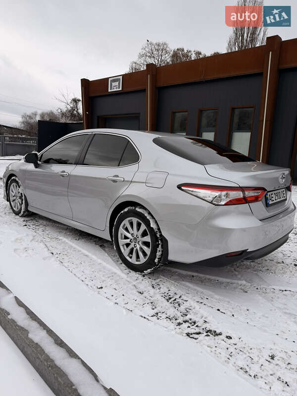 Седан Toyota Camry 2019 в Чернігові