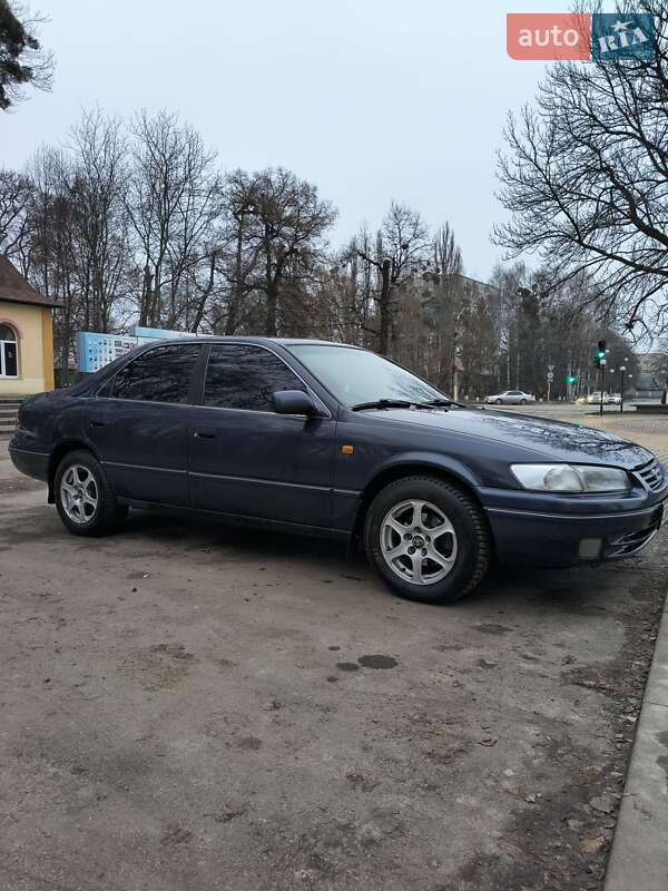 Седан Toyota Camry 1998 в Києві