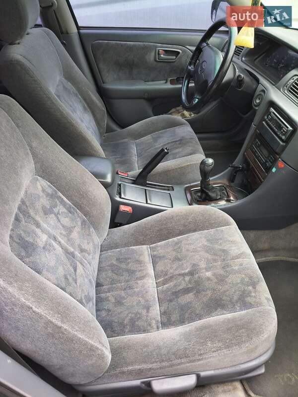 Седан Toyota Camry 1998 в Києві